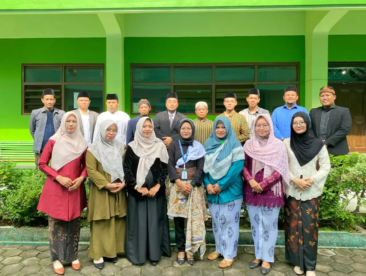 MTs Walisongo Peringati Hari Pahlawan 2025 dengan Upacara dan Beragam Lomba Kreatif