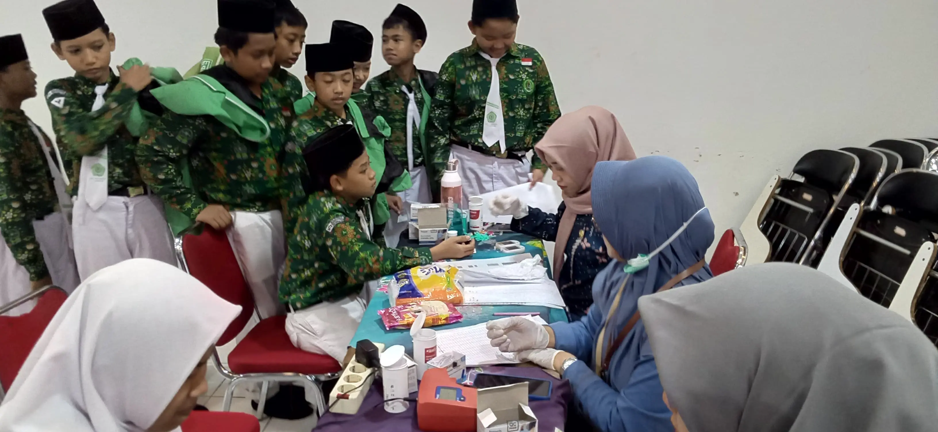 Komitmen Sehat: Peserta Didik MTs Walisongo Ikuti CKG Lengkap di Madrasah