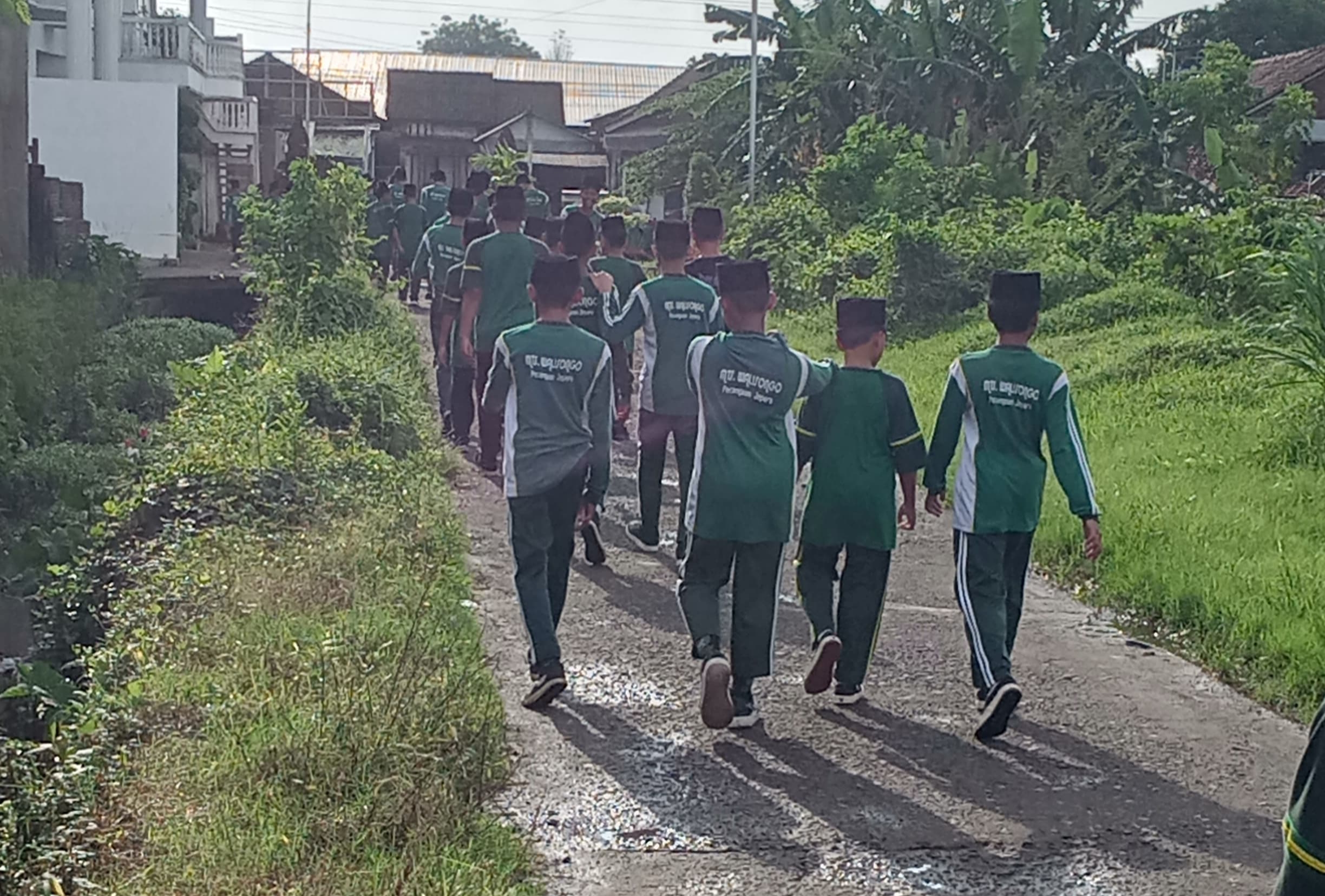 MTs Walisongo Pecangaan Kembali Laksanakan Program “Ahad Berseri”