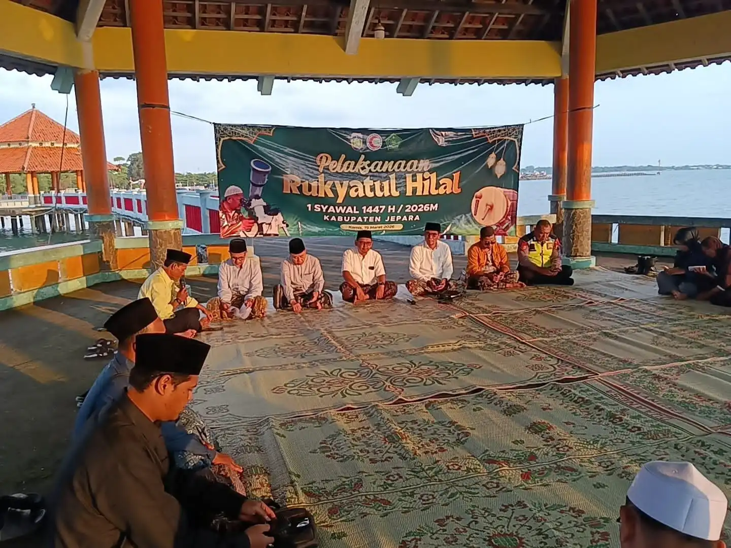 Siswa MTs Walisongo Ikuti Rukyatul Hilal di Pantai Kartini Jepara