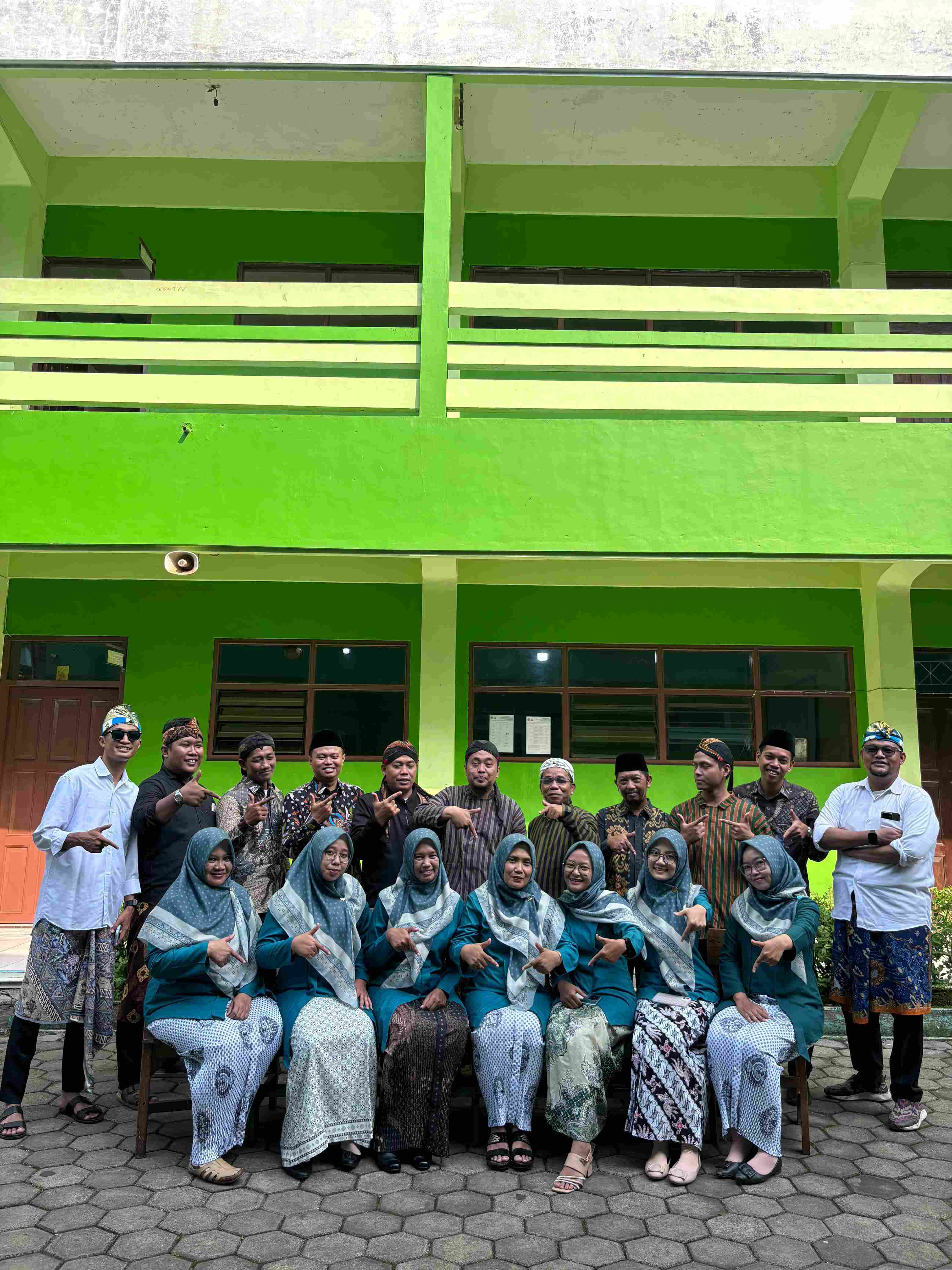 MTs Walisongo Pecangaan Sukses Peringati Hari Kartini 2026 dengan Upacara dan Pentas Drama