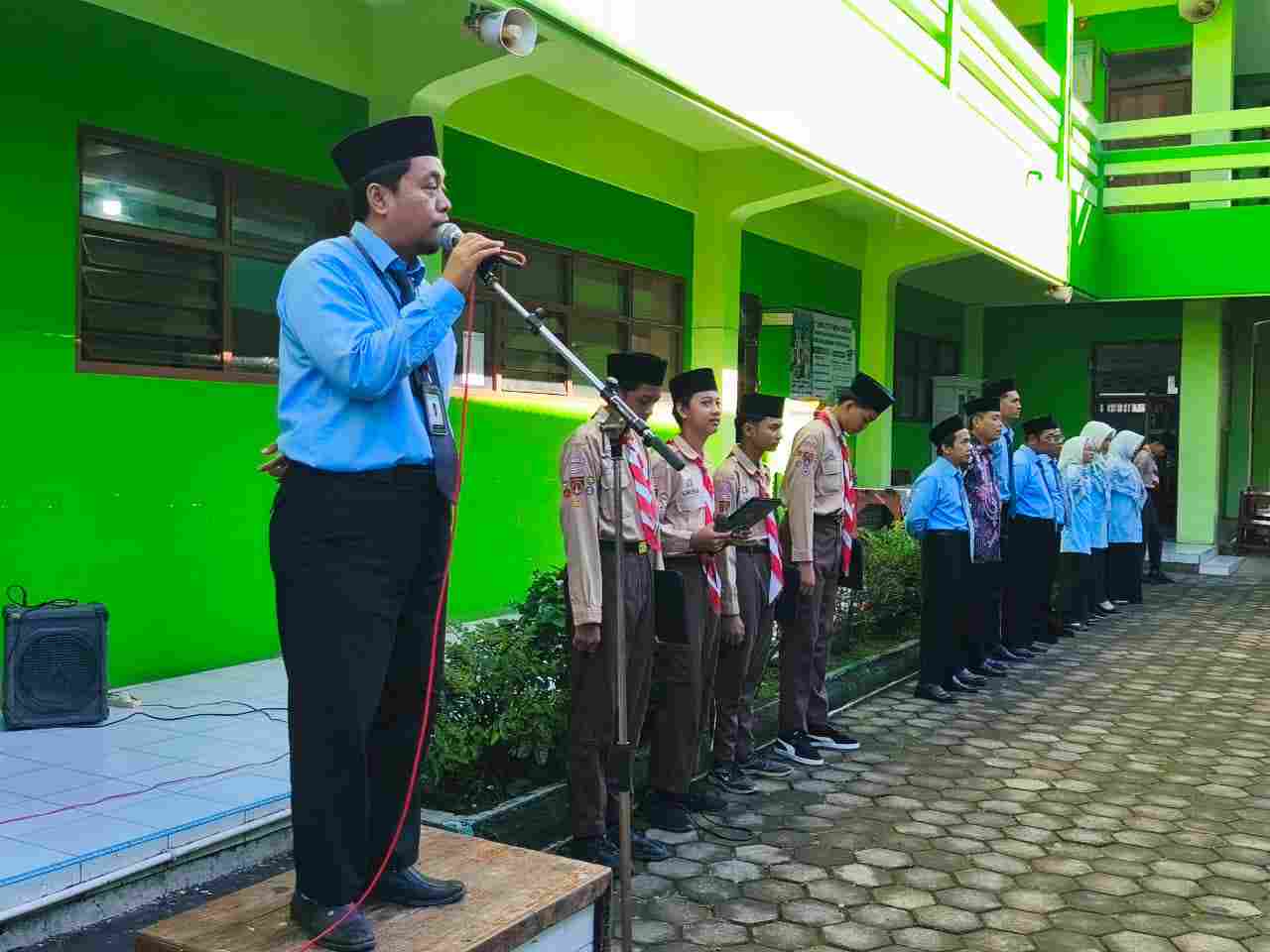 MTs WALISONGO PERINGATI HARDIKNAS 2026 DENGAN UPACARA, DILANJUTKAN SMART TEACHER CHALLENGE
